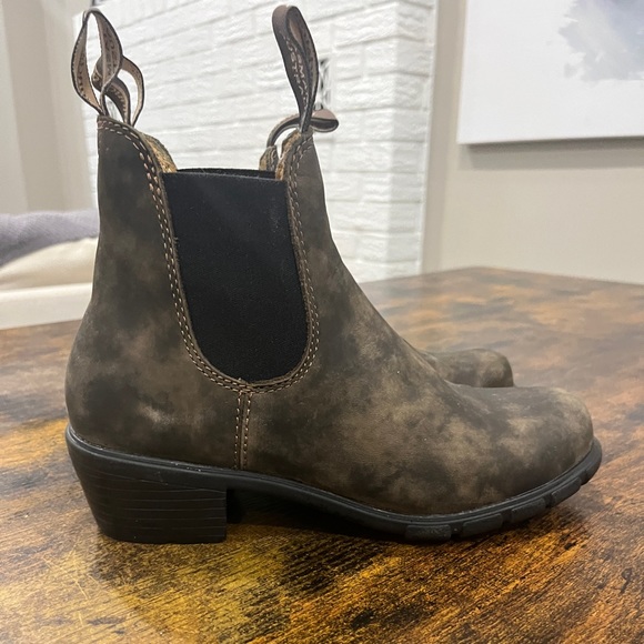 Blundstone - Size 8.5. Women's Series #1677 Heel. - Picture 3 of 5